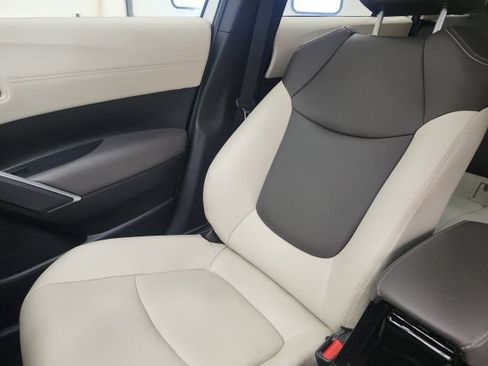 Used 2023 Toyota Corolla Cross XLE w/ Convenience Package FWD image 16
