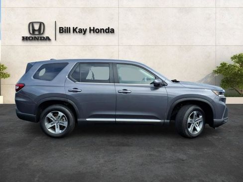 Used 2025 Honda Pilot EX-L image 2