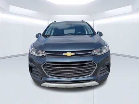 Used 2022 Chevrolet Trax LT w/ LT Convenience Package AWD/4WD image 7