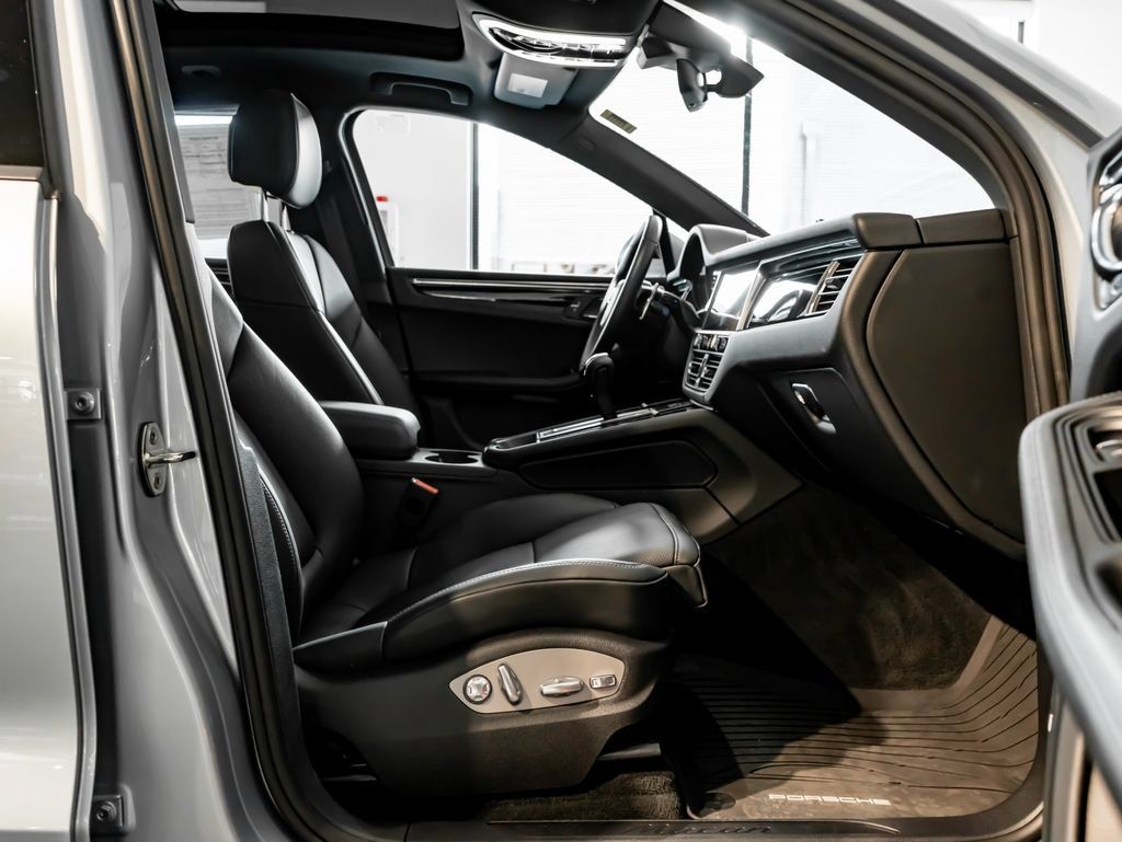 Certified 2026 Porsche Macan AWD/4WD image 29