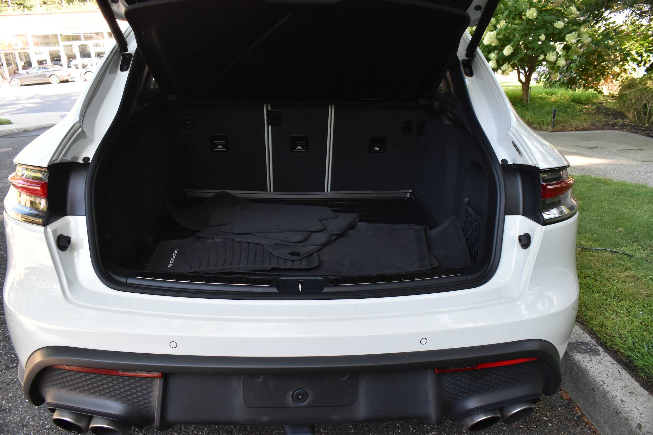 Used 2023 Porsche Macan S AWD/4WD image 14