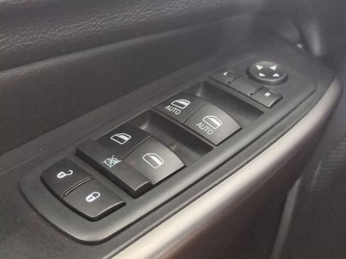 Used 2019 Jeep Cherokee Limited image 31