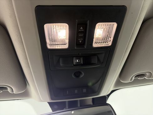 Used 2016 RAM 1500 Laramie w/ Convenience Group image 33