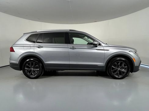 Used 2024 Volkswagen Tiguan SE AWD/4WD image 8
