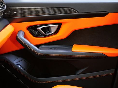 Used 2022 Lamborghini Urus image 16