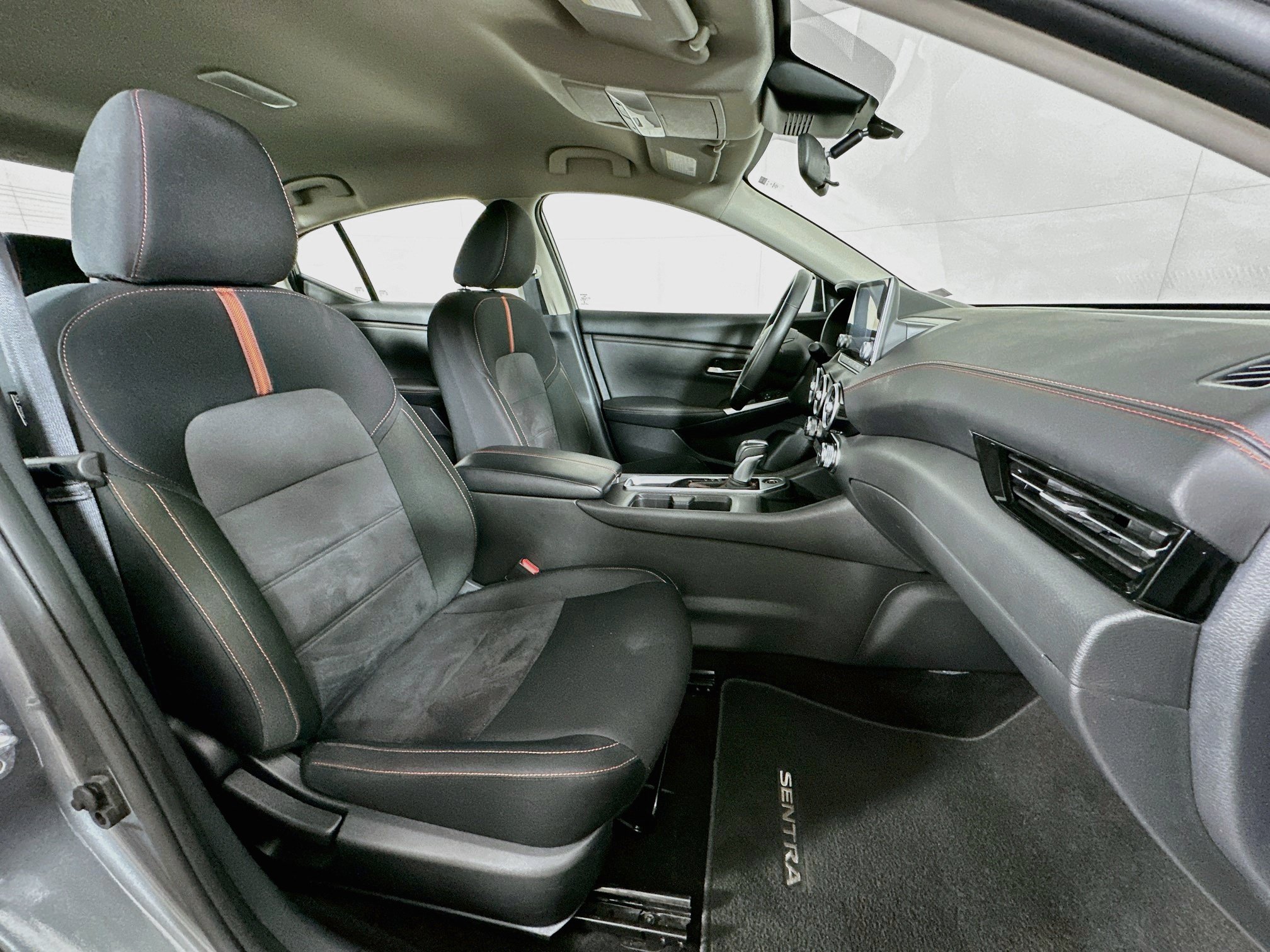 Used 2025 Nissan Sentra SR FWD image 29