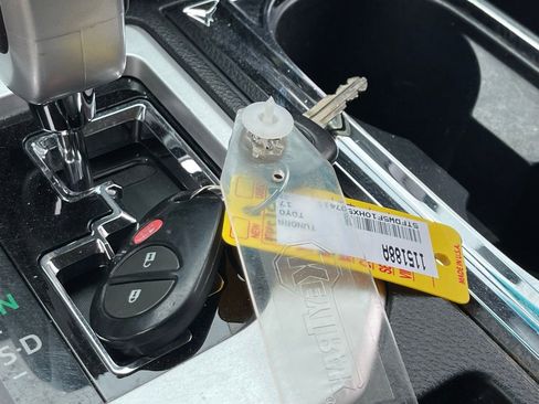 Used 2017 Toyota Tundra SR5 image 11