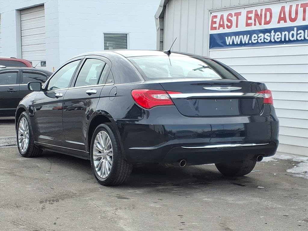 Used 2011 Chrysler 200 Limited FWD image 3