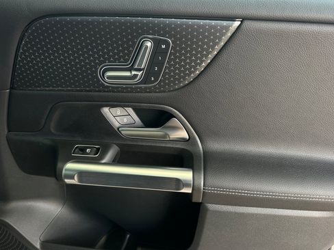 New 2025 Mercedes-Benz GLB 250 image 31