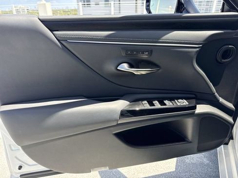Certified 2024 Lexus ES 350 w/ Technology Package FWD image 13
