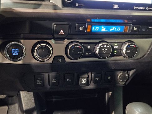 Used 2022 Toyota Tacoma Limited AWD/4WD image 34