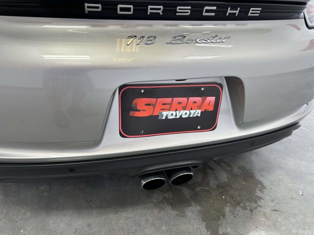 Used 2017 Porsche 718 Boxster RWD image 11