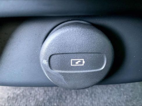 Used 2022 Volvo S60 B5 R-Design image 33