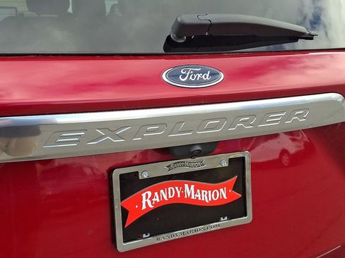 Used 2020 Ford Explorer Platinum w/ Premium Technology Package image 30