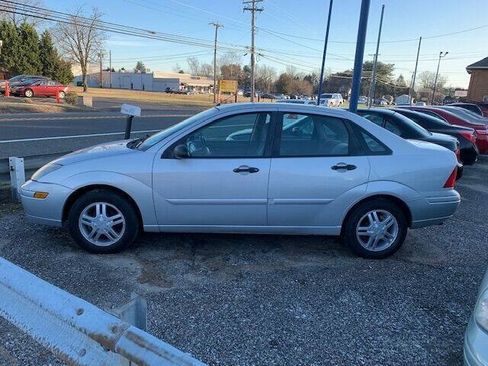 Used 2003 Ford Focus SE FWD image 6