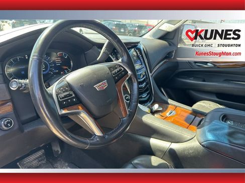Used 2017 Cadillac Escalade Luxury image 28
