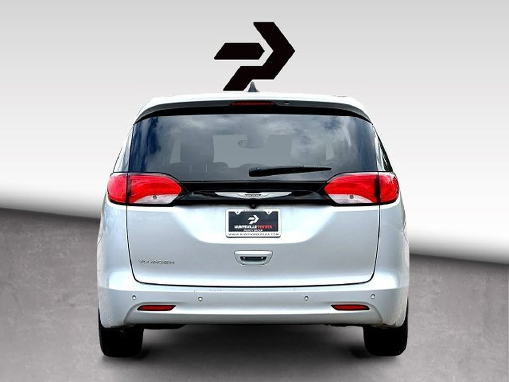 Used 2023 Chrysler Voyager LX FWD image 7