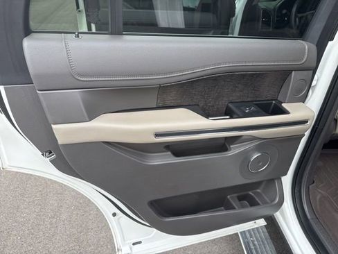 Used 2021 Ford Expedition Limited image 22