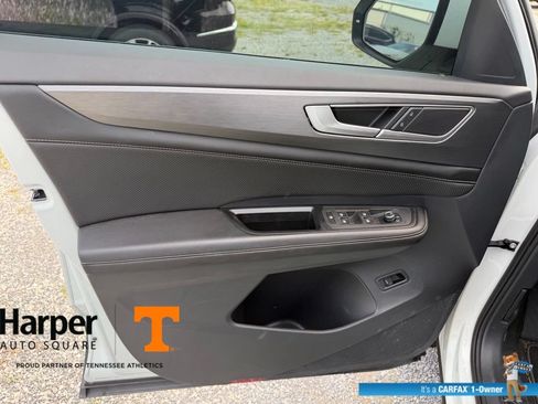 Used 2024 Volkswagen Atlas Cross Sport SE w/ Black Wheel Package FWD image 19