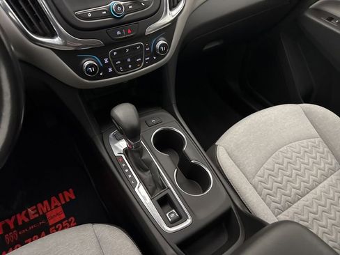 Used 2022 Chevrolet Equinox LT w/ Driver Convenience Package image 17