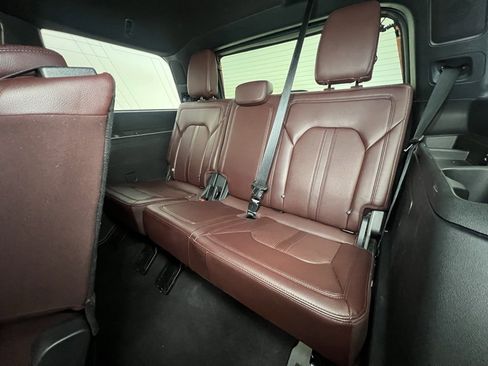 Used 2024 Ford Expedition Limited image 6
