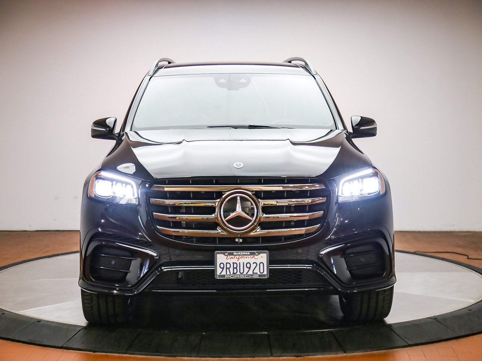 Used 2024 Mercedes-Benz GLS 580 4MATIC image 2