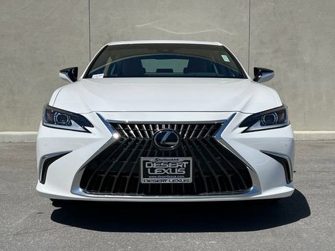 Used 2025 Lexus ES 300h w/ Premium Package FWD image 2