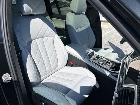 Used 2026 BMW X7 xDrive40i w/ M Sport Package image 18