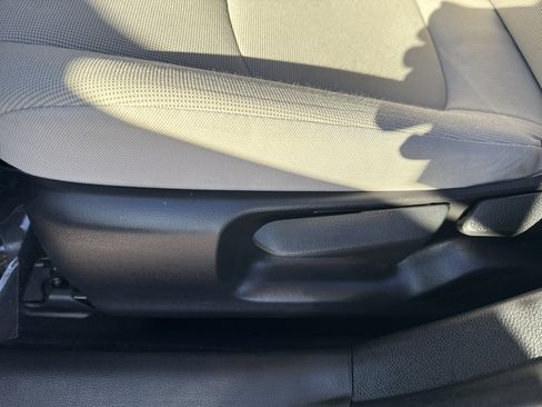 Used 2022 Toyota Corolla LE image 18