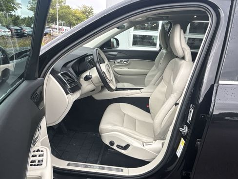 Used 2020 Volvo XC90 T6 Momentum AWD/4WD image 12