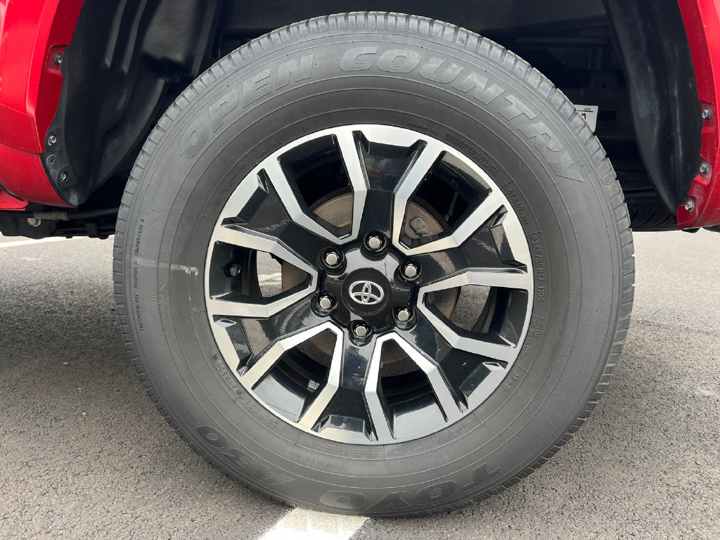Used 2023 Toyota Tacoma TRD Sport w/ TRD Premium Sport Package AWD/4WD image 19