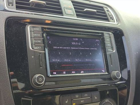 Used 2016 Volkswagen Jetta Sport FWD image 15