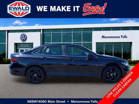 Used 2025 Volkswagen Jetta SE w/ Sunroof Package FWD image 8