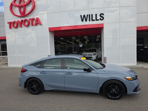 Used 2023 Honda Civic Sport image 1