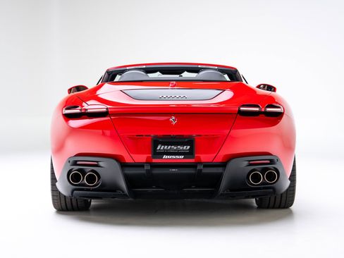 Used 2025 Ferrari Roma Spider image 17