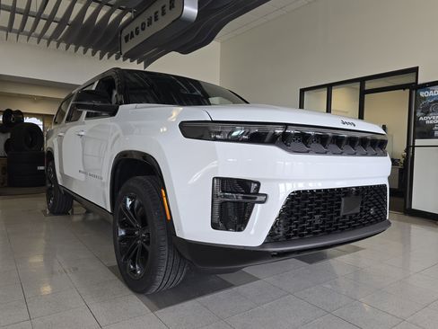 New 2026 Jeep Grand Wagoneer L Summit AWD/4WD image 18