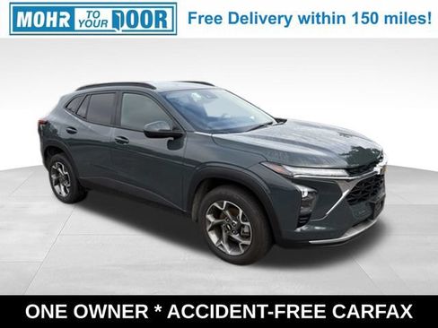 Used 2025 Chevrolet Trax LT FWD image 8