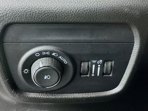 Used 2024 Jeep Grand Cherokee L Limited w/ Luxury Tech Group II image 17