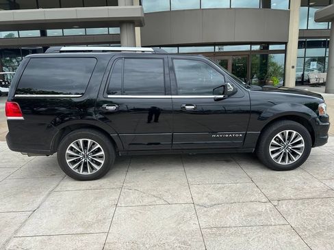 Used 2017 Lincoln Navigator Select AWD/4WD image 8