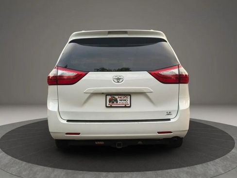 Used 2015 Toyota Sienna LE AWD/4WD image 4