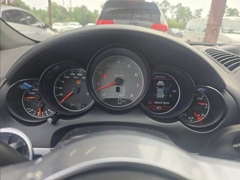 Used 2018 Porsche Cayenne S AWD/4WD image 4