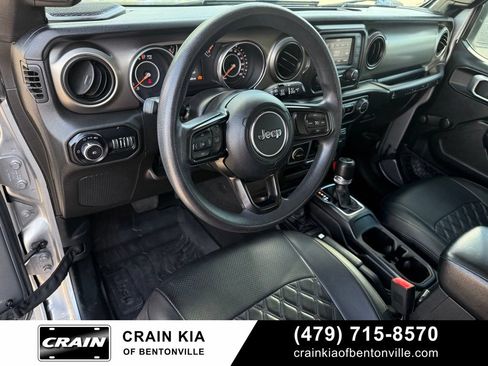 Used 2018 Jeep Wrangler Unlimited Sport AWD/4WD image 9