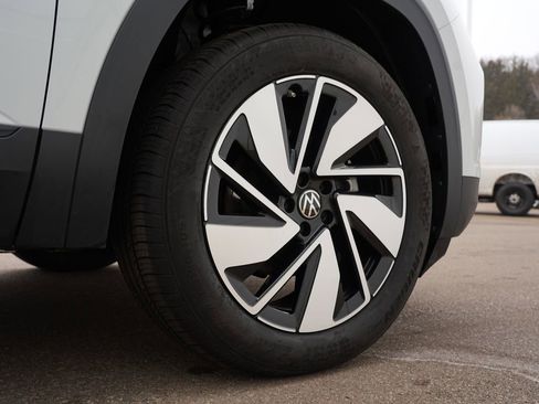 Used 2025 Volkswagen Atlas SE image 34