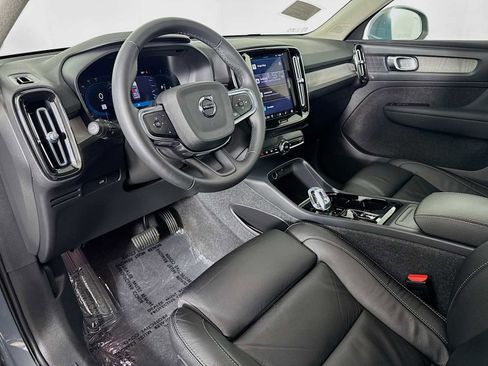Used 2023 Volvo XC40 B4 Plus w/ Driver Assist Package image 9