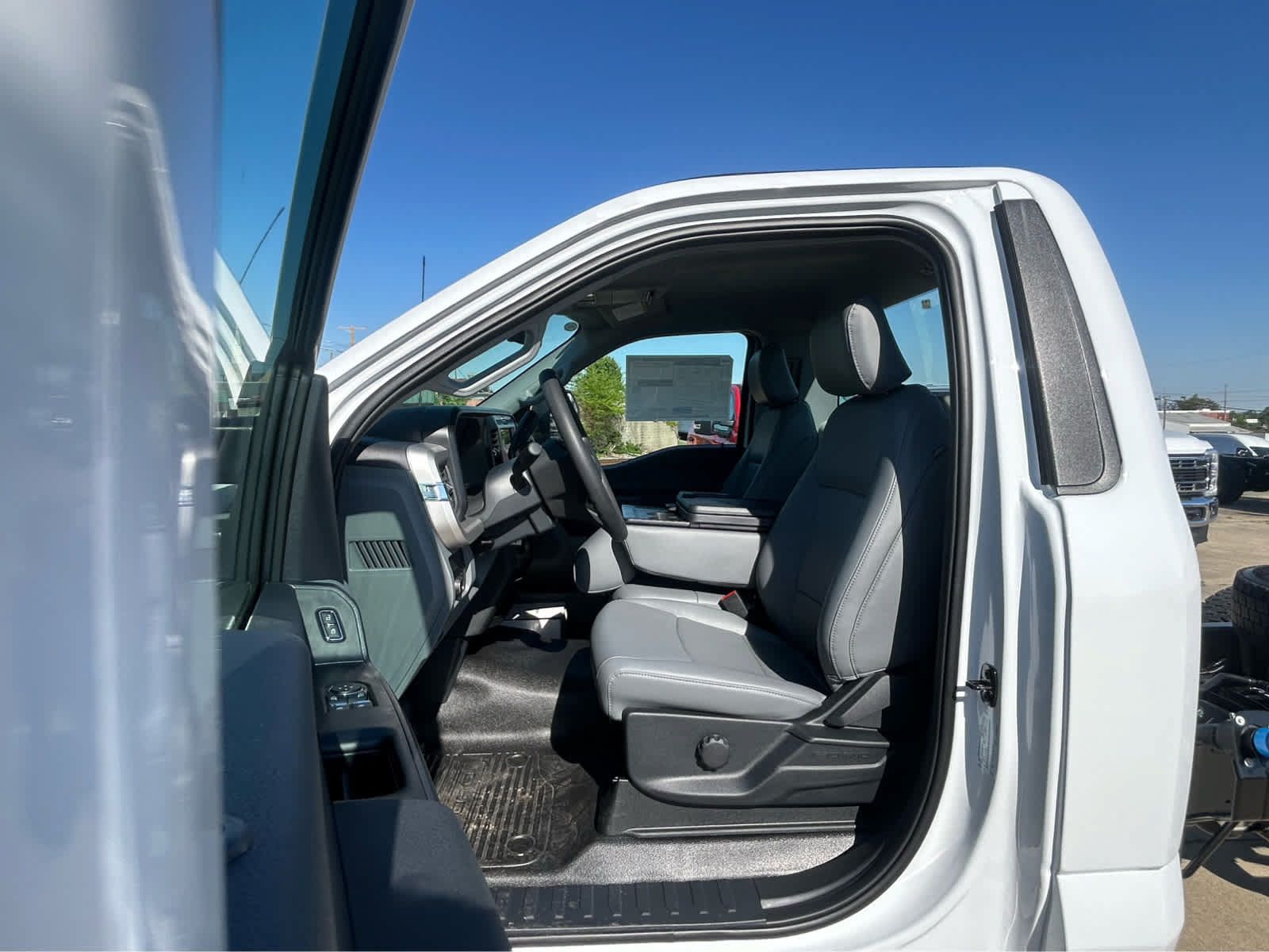 New 2026 Ford F550 4x4 Regular Cab Super Duty image 4
