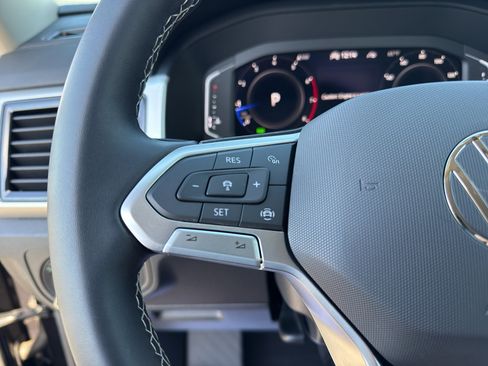 Used 2023 Volkswagen Atlas SE image 18