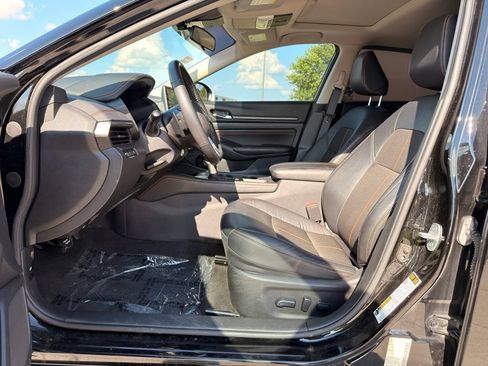 Used 2022 Nissan Altima 2.5 SR w/ Midnight Edition Package FWD image 2