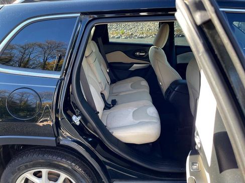 Used 2018 Jeep Cherokee Latitude image 13