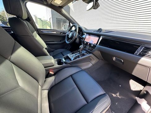 Used 2026 Porsche Macan image 40