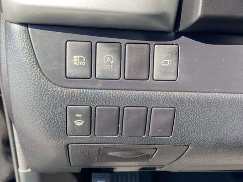 Used 2017 Toyota Highlander XLE image 18